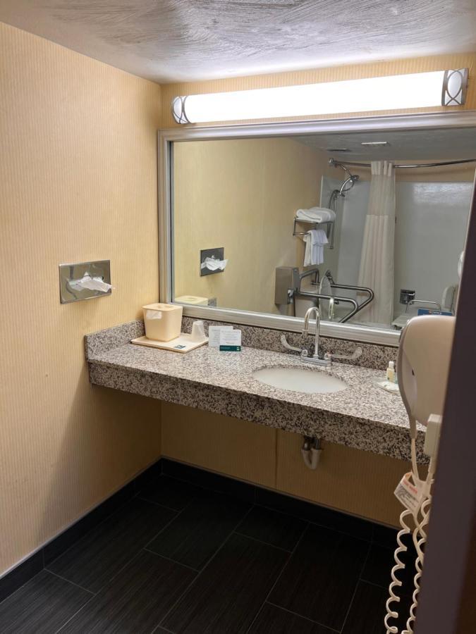 המיטג' Quality Inn מראה חיצוני תמונה